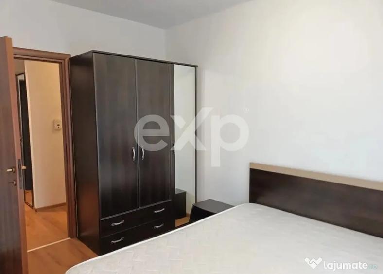 Apartament cu 3 camere semidecomandat în Central