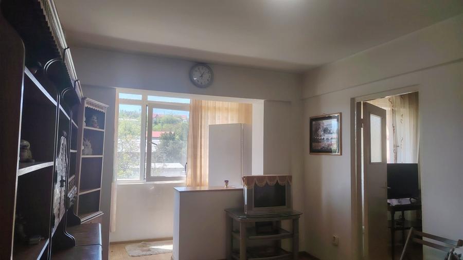 Apartament cu 3 camere semidecomandat în Frumușița