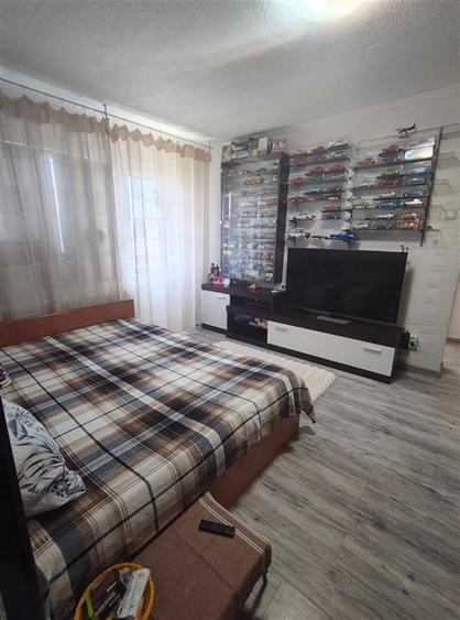 Apartament cu 2 camere semidecomandat în Tătărași