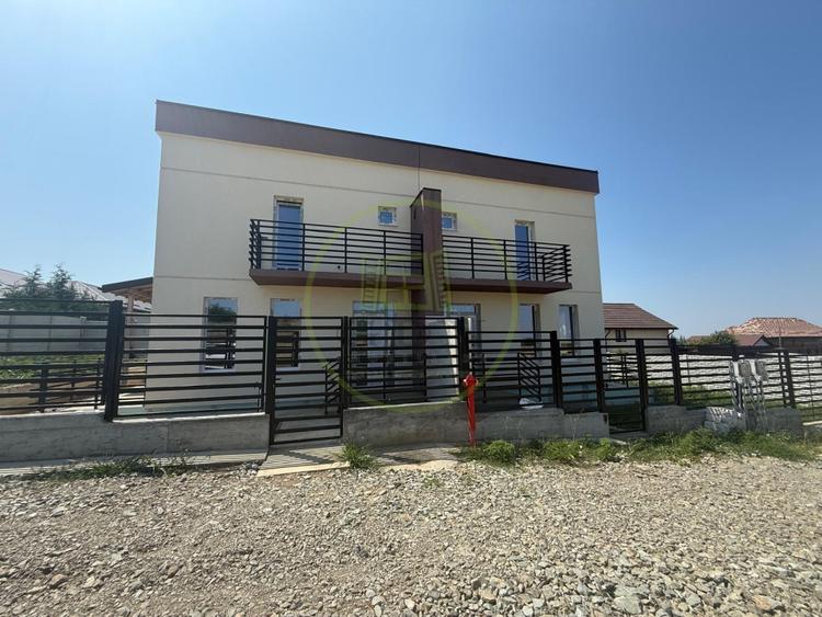 Duplex cu 3 camere cu Teren 200 Mp în Șimnicu de Jos
