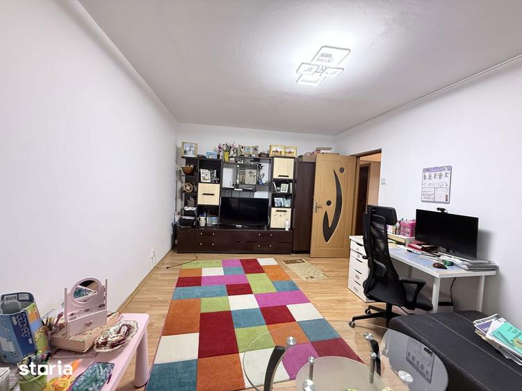 Apartament cu 3 camere decomandat în Drumul Taberei — fotografia 3