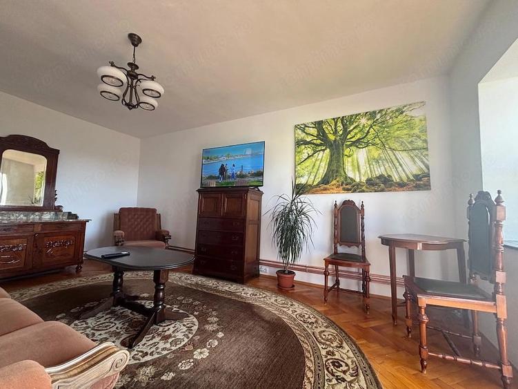 Apartament cu 3 camere decomandat în Aradului