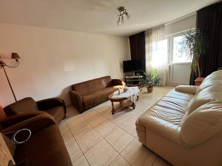 Apartament cu 3 camere decomandat, mobilat în Iancului