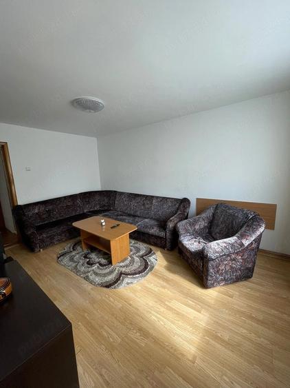 Apartament cu 3 camere semidecomandat în Vest