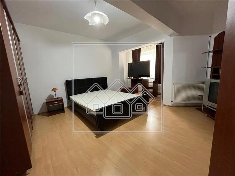 Apartament cu 2 camere decomandat în Ștrand