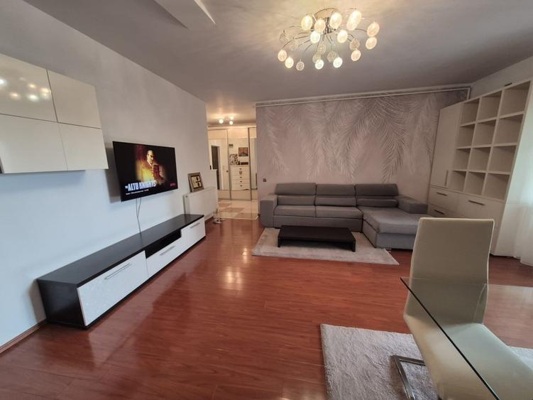 Apartament cu 3 camere semidecomandat, mobilat în Bucureștii Noi
