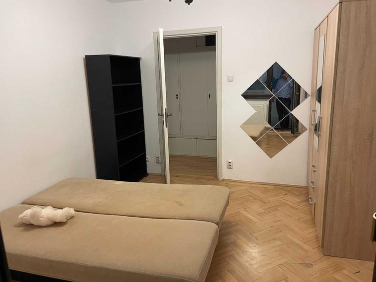 Apartament cu 4 camere decomandat în Lacul Tei