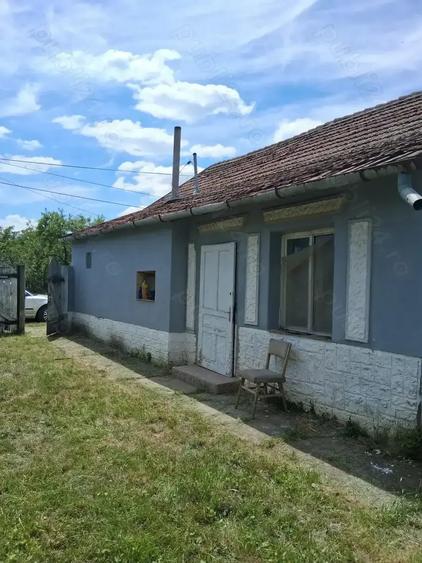 Casă cu 2 camere cu Teren 1200 Mp în Central