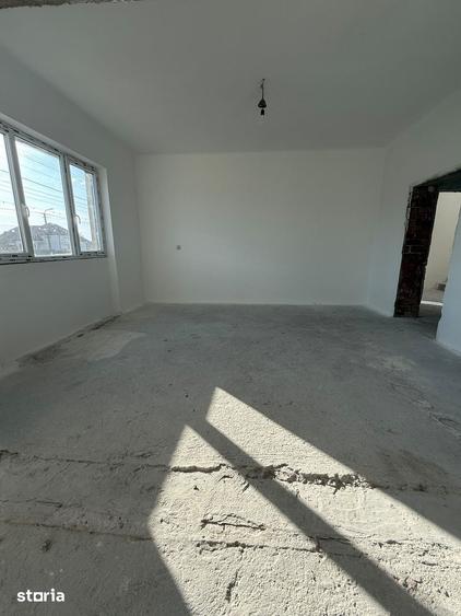 Casă cu 5 camere cu Teren 700 Mp în Ardud