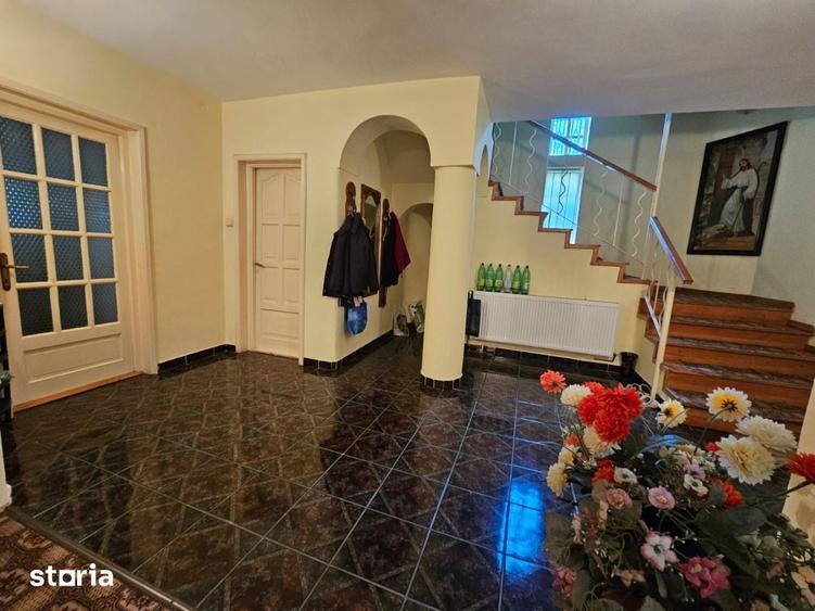Casă cu 6 camere cu Teren 355 Mp în Central