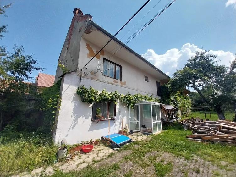 Casă cu Teren 1280 Mp în Central