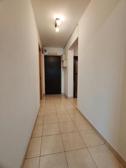 Apartament cu 2 camere decomandat în Lacul Tei