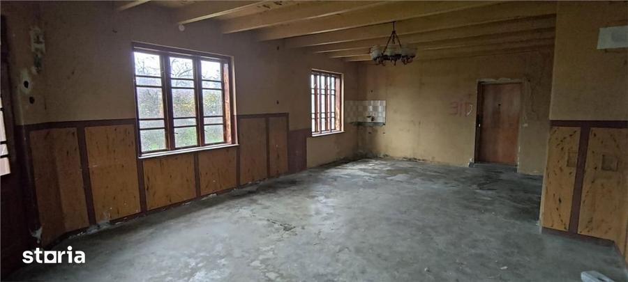 Casă cu 4 camere cu Teren 3382 Mp în Ulmi