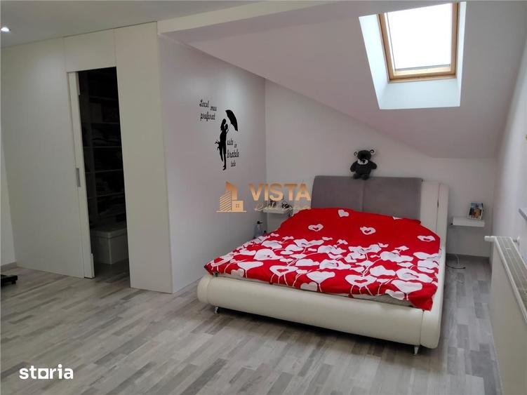 Casă cu 5 camere cu Teren 1000 Mp în Tractorul