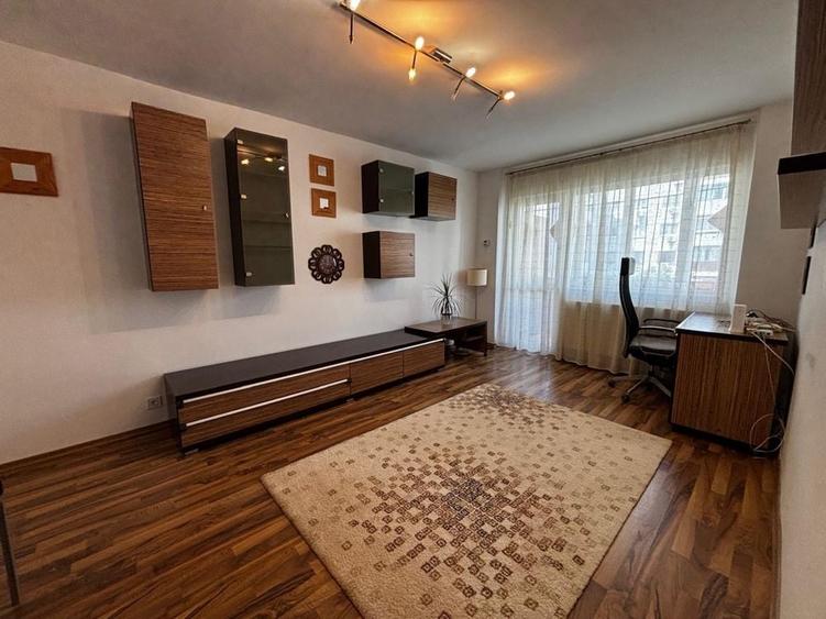 Apartament cu 3 camere în Drumul Taberei