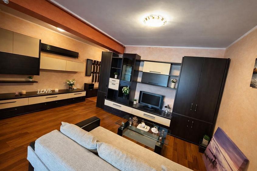 Apartament cu 2 camere semidecomandat, mobilat în Calea Turzii