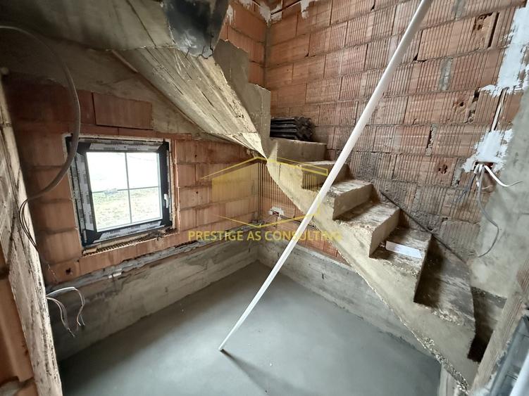 Duplex cu 5 camere cu Canalizare în Ciarda Roșie