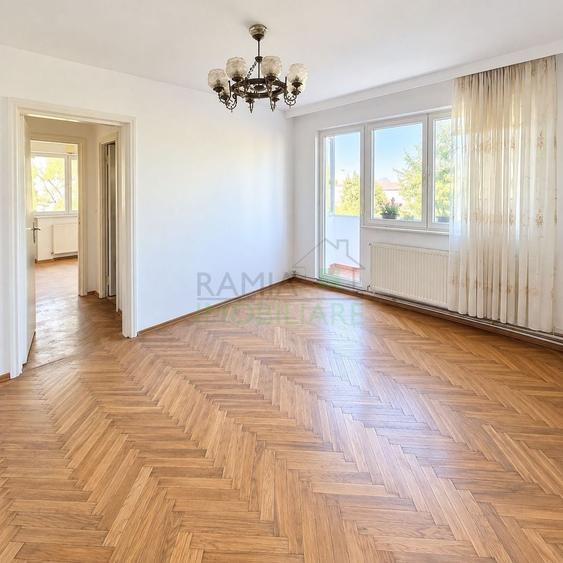 Apartament cu 3 camere semidecomandat în Astra