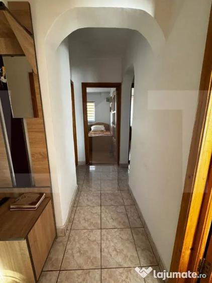 Apartament cu 3 camere decomandat, mobilat în Central
