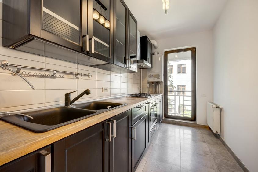 Apartament cu 3 camere decomandat, mobilat în Sisești