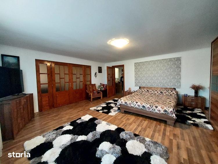 Casă cu 6 camere cu Teren 250 Mp în Central