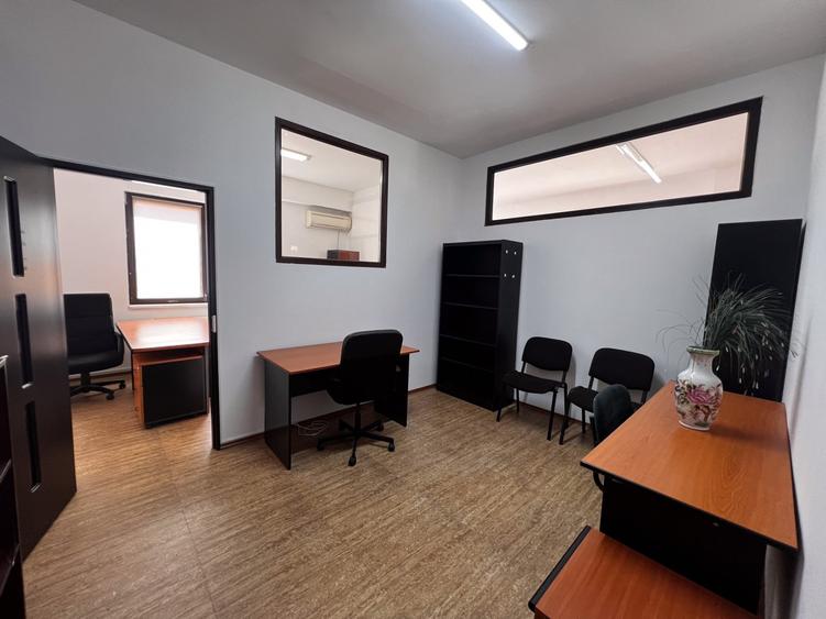 Casă cu 9 camere cu Teren 305 Mp în Obor