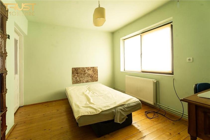 Apartament cu 9 camere semidecomandat în Central