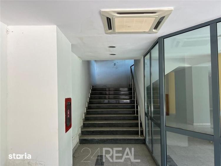 Spațiu comercial, de 900 mp, în Titan