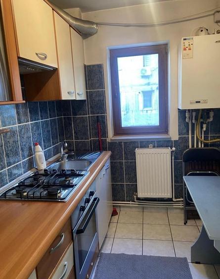 Apartament cu 2 camere semidecomandat, mobilat în Dacia