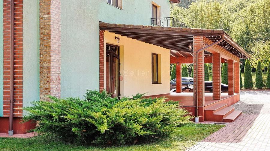Casă individuală cu 12 camere cu Piscina în Crizbav