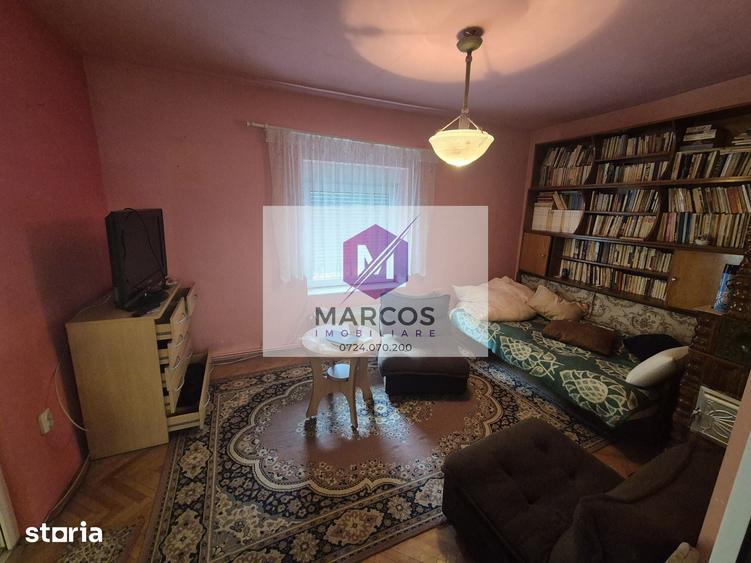 Casă cu 4 camere cu Teren 1726 Mp în Central