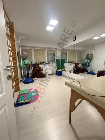 Apartament cu 3 camere semidecomandat în Mihai Bravu