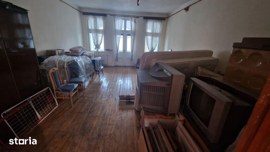 Apartament cu 4 camere în Central