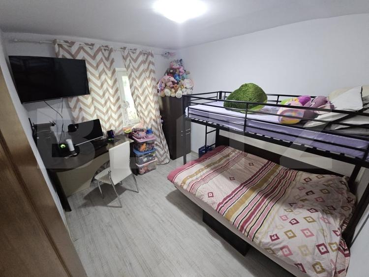 Apartament cu 3 camere decomandat, mobilat în Nicolina