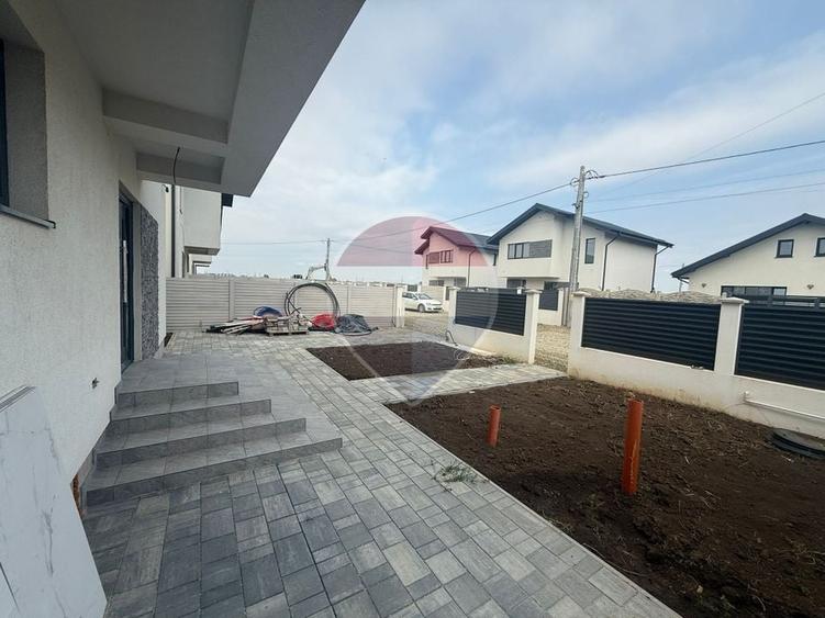 Casă individuală cu 4 camere cu Teren 377 Mp în Central