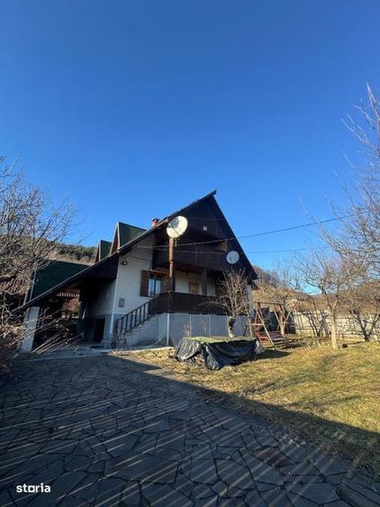 Casă cu 4 camere în Valea Neagră