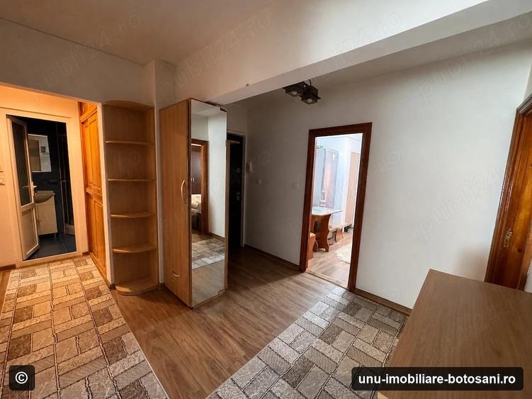 Apartament cu 4 camere decomandat în Central