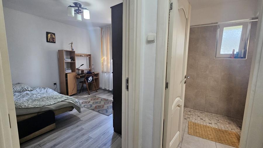 Apartament cu 2 camere semidecomandat, mobilat în Podu Roș