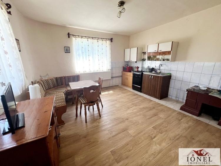 Casă individuală cu 3 camere cu Teren 1338 Mp în Ampoița