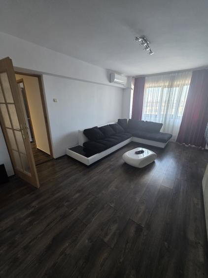 Apartament cu 2 camere decomandat în Priseaca