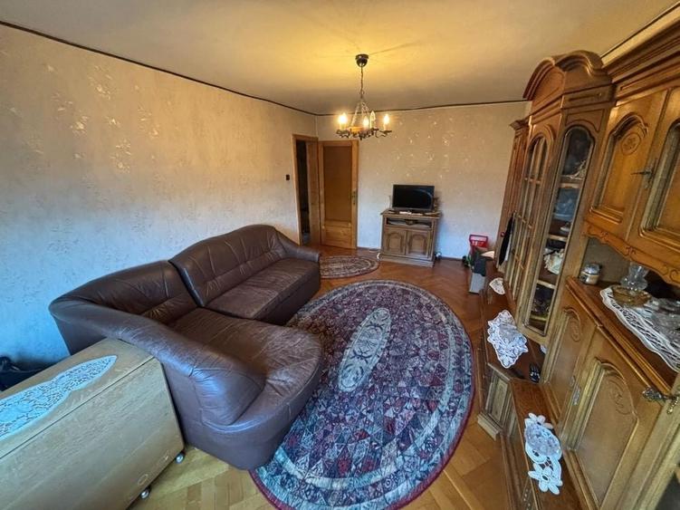 Apartament cu 3 camere decomandat în Alfa