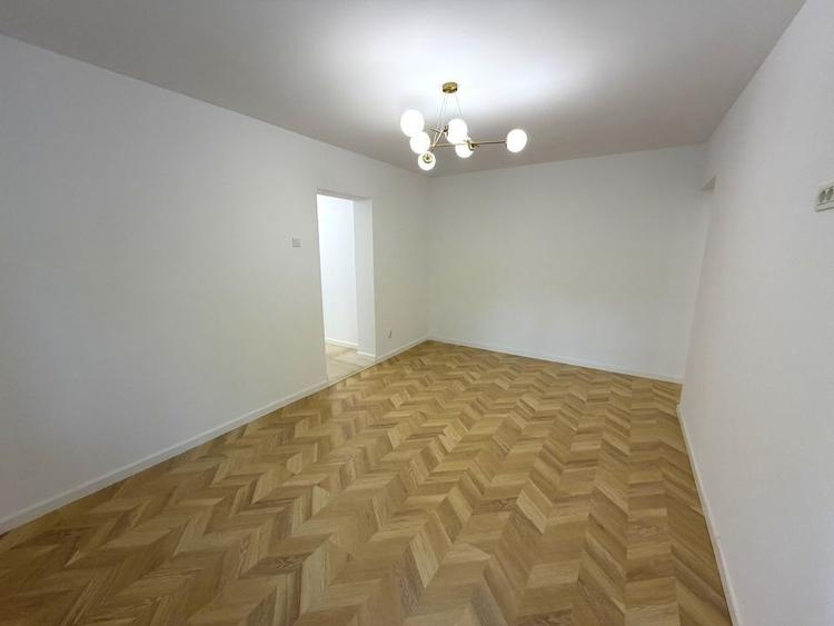 Apartament cu 3 camere semidecomandat în Floreasca