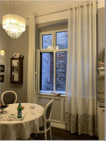 Apartament cu 3 camere semidecomandat, mobilat în Neptun
