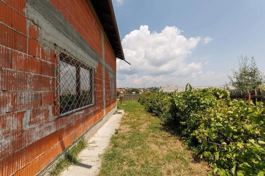 Casă cu 6 camere cu Teren 705 Mp în Central