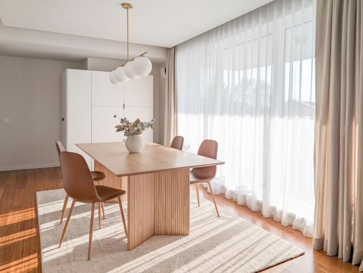 Apartament cu 3 camere decomandat în Central