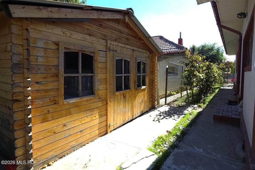 Casă individuală cu 5 camere cu Canalizare în Castelu