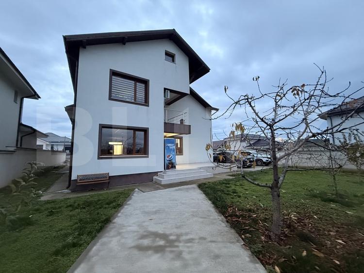 Casă individuală cu 5 camere cu Canalizare în Exterior Est