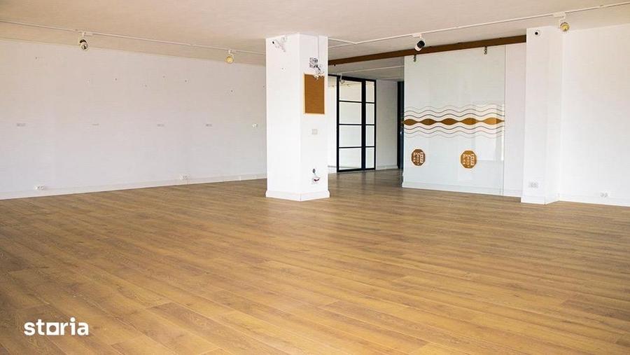Spațiu comercial, de 114 mp, în Pajura