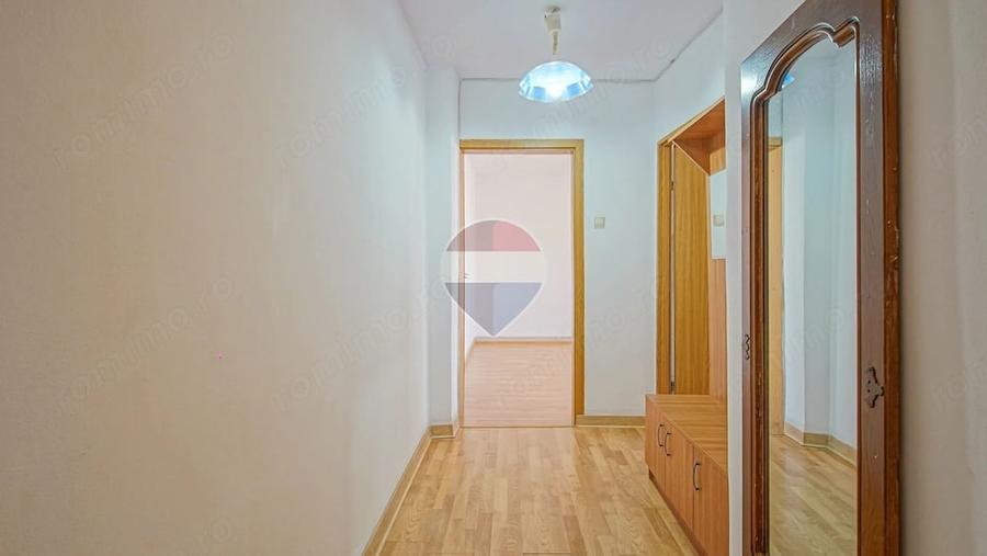 Apartament cu 3 camere semidecomandat în Central