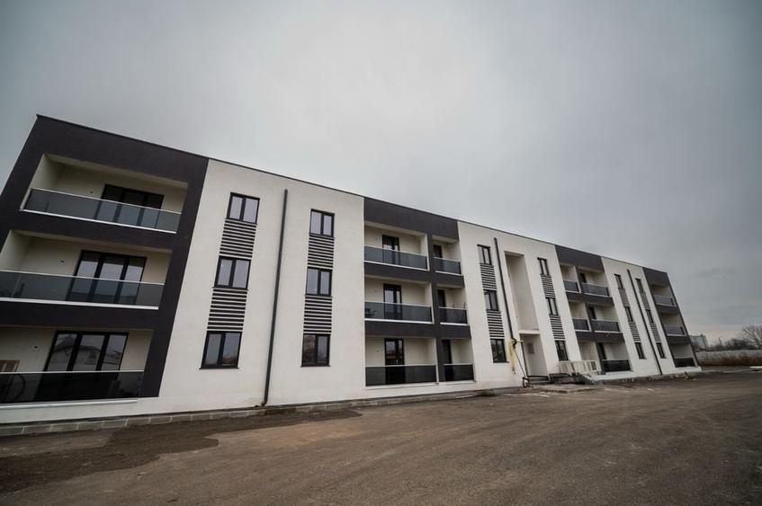 Apartament cu 2 camere decomandat în Exterior Vest